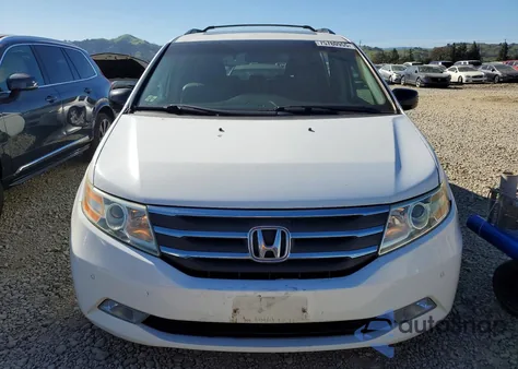 2011 Honda Odyssey Touring z USA, uszkodzony, nr VIN 5FNRL5H96BB003620